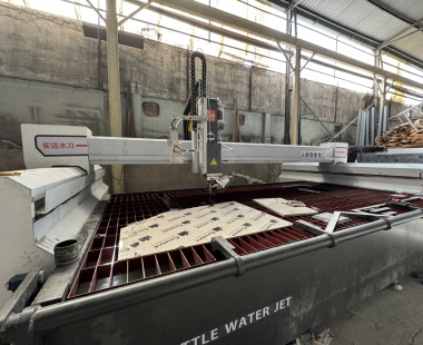 Lắp đặt máy cắt tia nước AC5 trục tại nhà máy Eurostone, Quận 12